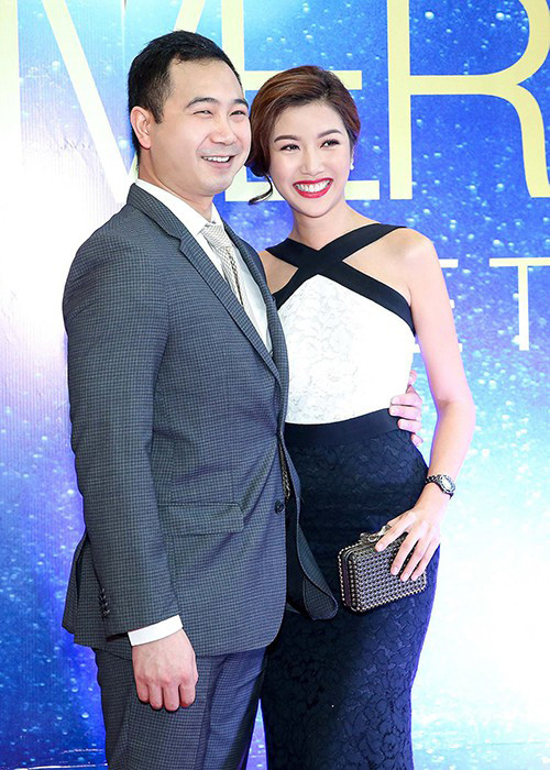 Thúy Vân và Tuấn John quen nhau từ năm 2014. Tuy nhiên, đến năm 2016, hai người mới quyết định công khai chuyện tình cảm.