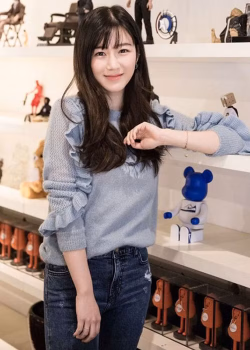 Nữ diễn viên sinh năm 1992 Lee Da In chia sẻ, kẻ cầm đầu phòng chat thực sự đã theo dõi cô đúng như lời cư dân mạng.