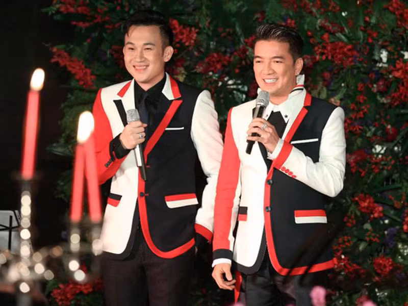 Không ít lần, Mr Đàm lên tiếng bênh vực Dương Triệu Vũ. Hồi tháng 2/2018, Đàm Vĩnh Hưng bức xúc khi Dương Triệu Vũ bị fan nữ sàm sỡ trên sâu khấu. Ảnh: Zing