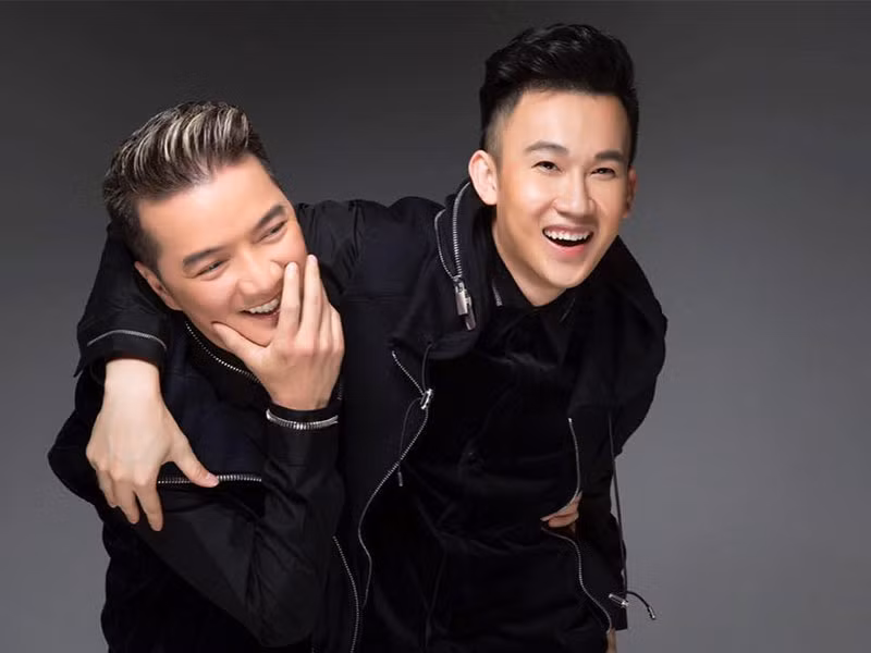 Về mối quan hệ với Dương Triệu Vũ, Mr Đàm cho hay: "Có nhiều tên gọi cho một mối quan hệ đẹp giữa hai người theo quan điểm của mỗi cá nhân - tình bạn, tình yêu… Với Hưng và Vũ là chính tình tri kỷ". Ảnh: Tổ quốc