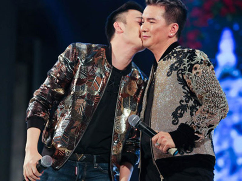 Mr Đàm từng thừa nhận “nhói đau” khi Dương Triệu Vũ tình tứ với người khác, nhưng nam ca sĩ giải thích đó là sự nhói lòng đối với người thân chia sẻ sự quan tâm, chăm sóc cho một người khác. Ảnh: Dân Việt