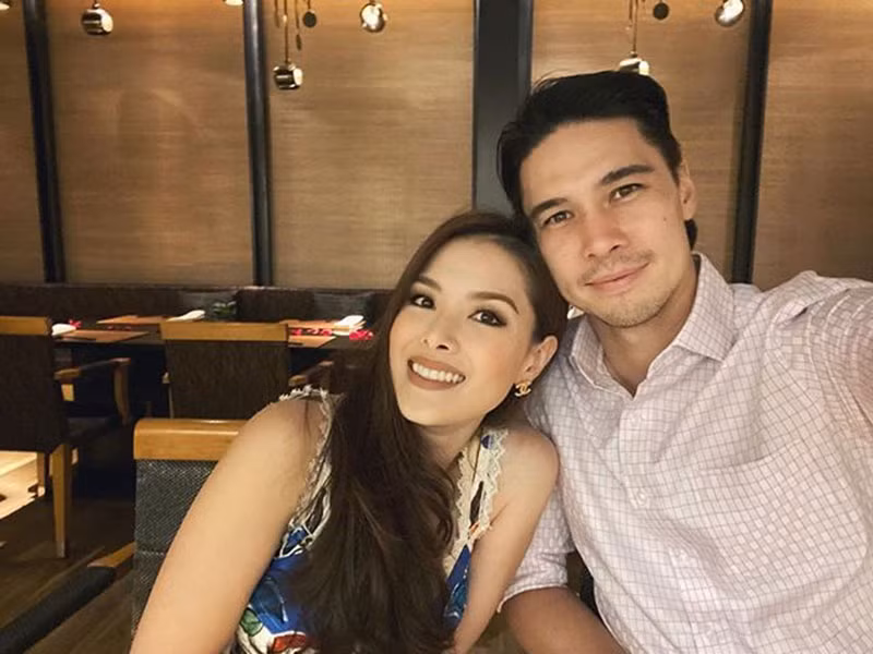 Mathew kết hôn với ca sĩ, diễn viên Lydia Sarunrat Visutthithada vào năm 2015. Cả hai yêu nhau 10 năm, được ngưỡng mộ vì tình cảm nồng nàn.