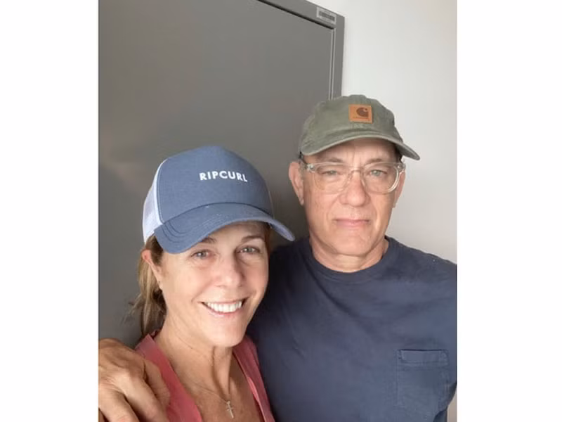 Tom Hanks cho biết, vợ chồng ông đang ở một mình nên không truyền bệnh này cho bất kỳ ai khác.
