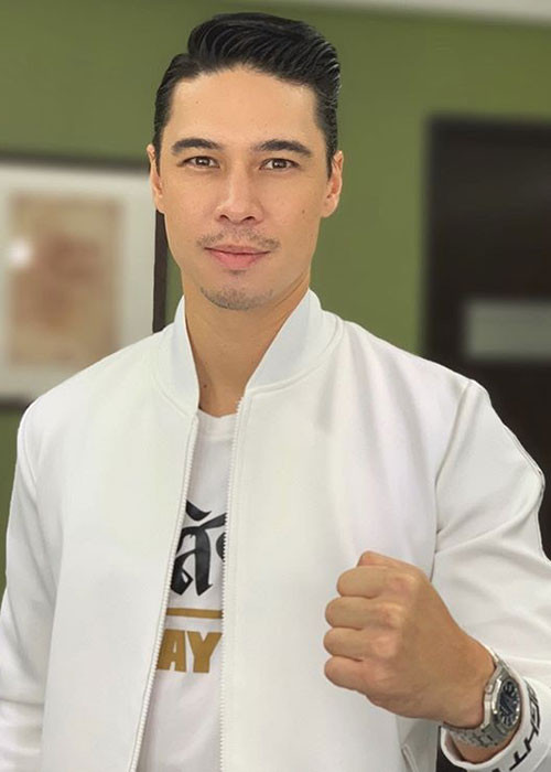 Matthew khuyên những người đã tiếp xúc với anh trong vài ngày qua phải tuyệt đối cẩn thận, nên chủ động cách ly".