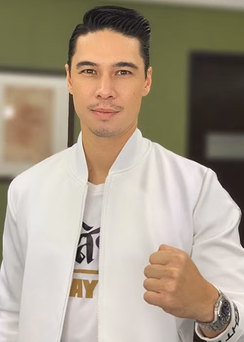 Matthew khuyên những người đã tiếp xúc với anh trong vài ngày qua phải tuyệt đối cẩn thận, nên chủ động cách ly".