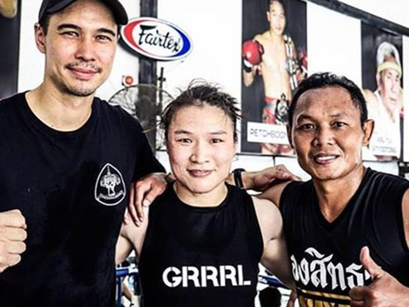 Matthew sinh năm 1978, tại Australia. Anh bắt đầu tập Muay Thai từ nhỏ. Sau khi tốt nghiệp trung học ở Australia, anh về Thái Lan lập nghiệp.