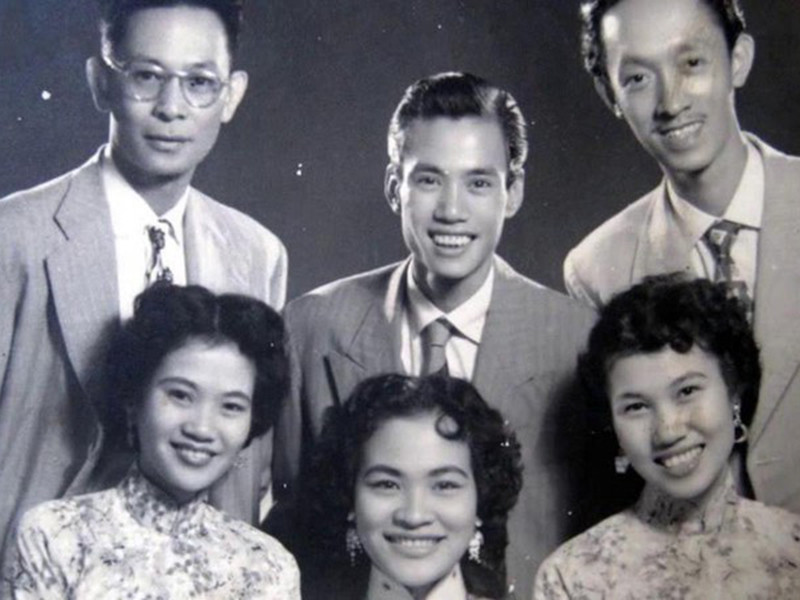 Ban hợp ca Thăng Long gồm Thái Thanh, nghệ sĩ Hoài Trung (Phạm Đình Viêm, anh cùng cha khác mẹ với bà), Thái Hằng (chị gái ruột), Hoài Bắc (Phạm Đình Chương), Khánh Ngọc (vợ Phạm Đình Chương). Ảnh: PLO