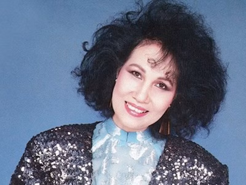 Đằng sau ánh đèn sân khấu, Thái Thanh là người phụ nữ hết mực yêu thương con. Khi sang Mỹ, bà tập lái xe để hàng ngày đưa đón con trai Lê Đại không may bị liệt đi học. Ảnh: PLO