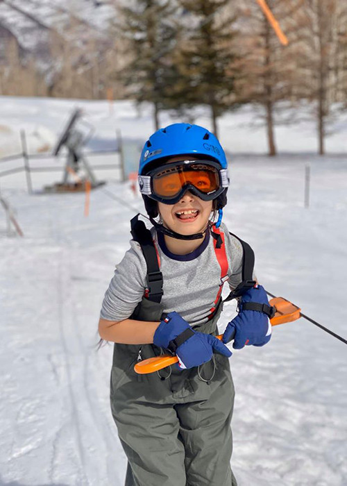 Cậu nhóc sống gần gũi với thiên nhiên.