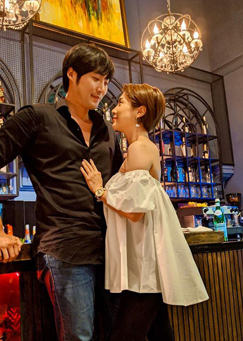 Chàng trai đang hẹn hò Pha Lê là người Hàn Quốc.