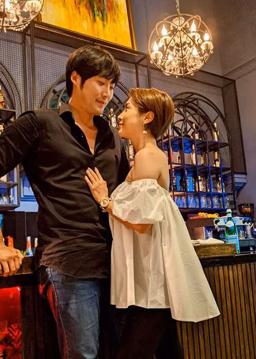 Chàng trai đang hẹn hò Pha Lê là người Hàn Quốc.