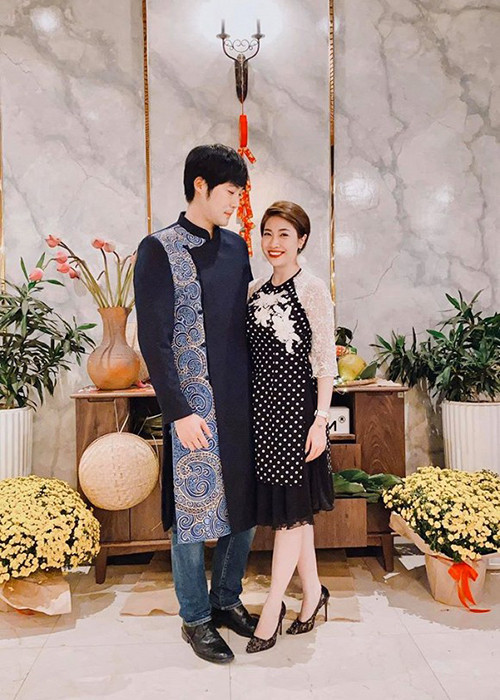 Cặp đôi cùng diện áo dài đón Tết Nguyên Đán 2020.