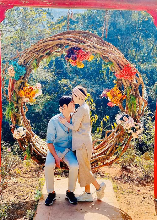 Nữ ca sĩ cho biết, bạn trai kém tuổi nhưng từ chối tiết lộ số tuổi chênh lệch.