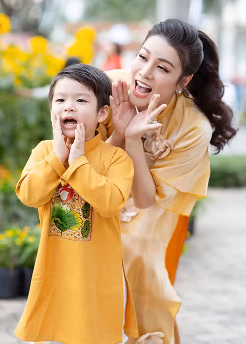 Sau đó, tháng 11/2019, cô cho rằng Bửu Lộc lấy cớ bận liên tục với mục đích không cho hai mẹ con cô gần gũi.