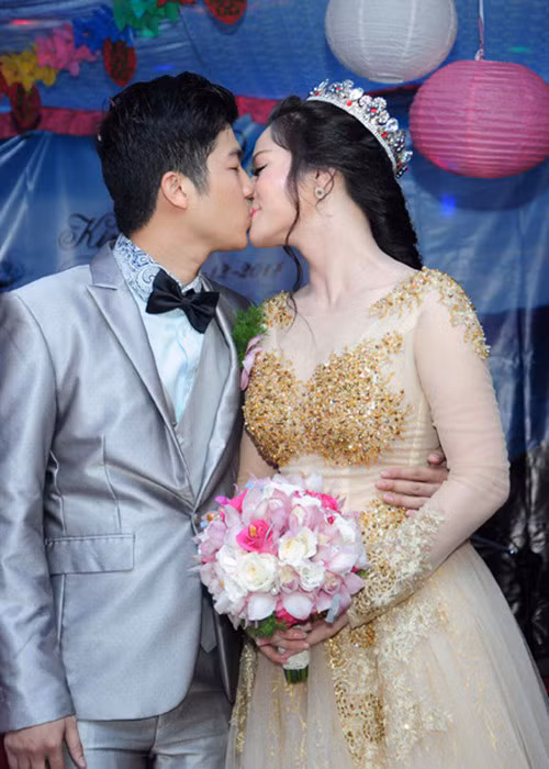 Khi Nhật Kim Anh kết hôn cùng Bửu Lộc, người hâm mộ mừng thay cho nữ diễn viên cuối cùng cũng tìm được bến đỗ bình yên sau nhiều sóng gió.