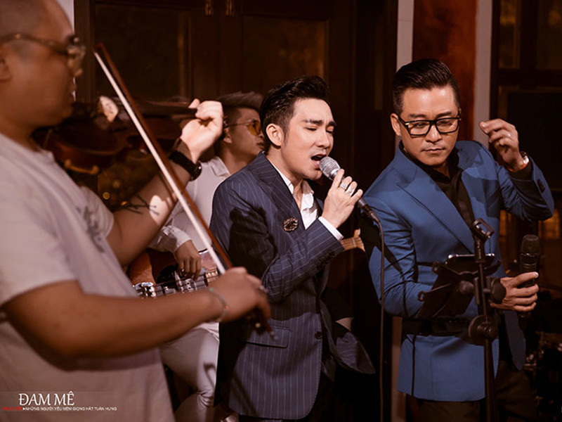 Show "không khán giả" của Tuấn Hưng sẽ kết hợp với các khách mời như Quang Hà, Khắc Việt. Trong số thứ 3, Tuấn Hưng sẽ mời người rất đặc biệt. Toàn bộ số tiền thu được từ show diễn thứ 3 này được ê-kíp dành ủng hộ chống Covid-19. Mời quý độc giả xem video "Chi phí điều trị, cách ly Covid-19 được chi trả thế nào?". Nguồn VTC Now 