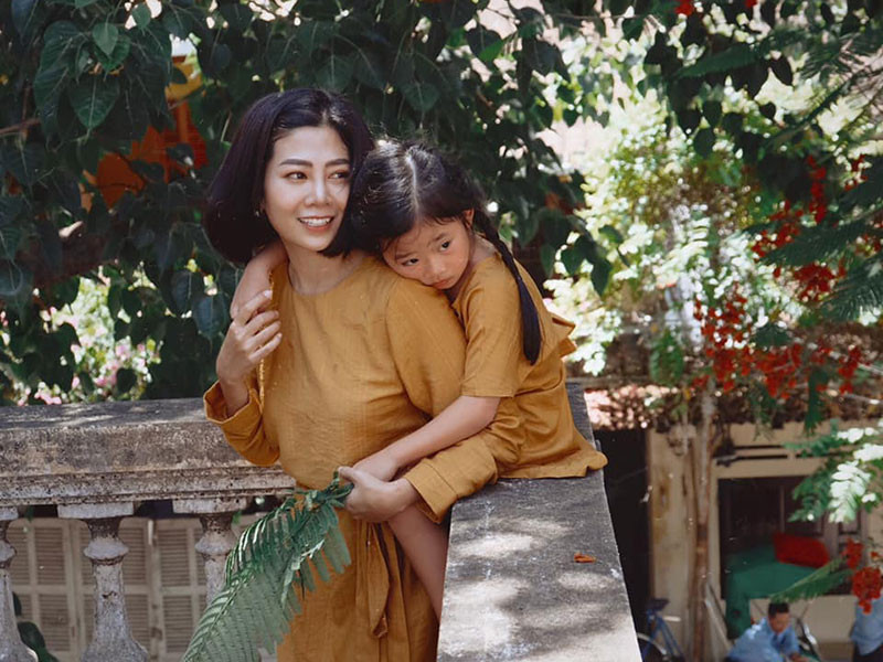 Vì mang thai, Mai Phương còn bị bố mẹ giận. Chỉ đến khi con gái Mai Phương lên 3 tuổi, bố mẹ của cô mới tha thứ. Khi cuộc sống bắt đầu ổn định, Mai Phương bị ung thư phổi. Sau 2 năm chống chọi với bệnh tật, nữ diễn viên ra đi trong vòng tay gia đình, để lại cô con gái còn quá nhỏ.