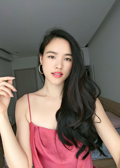 Tuyết Lan ngày càng gợi cảm hậu ly hôn. Dường như, sau khi tìm được bến đỗ mới, cô thăng hoa về nhan sắc.