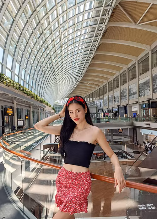 Chân dài sinh năm 1990 công khai ly hôn vào cuối tháng 1/2020. Lý do cô và chồng cũ chia tay do khác biệt tính cách, trái ngược quan điểm sống.