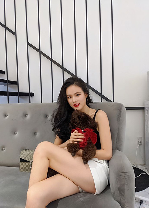 Người đẹp đã chuyển về Việt Nam sinh sống. Trước đó, cô sống ở Mỹ.