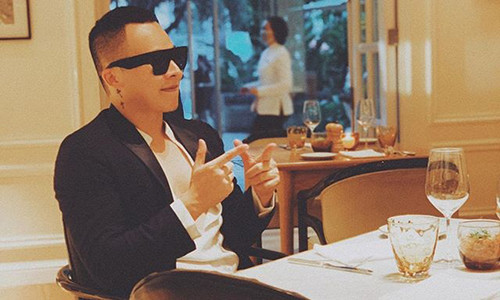 Vu Khac Tiep phan ung ra sao khi chung cu dang song bi phong toa?