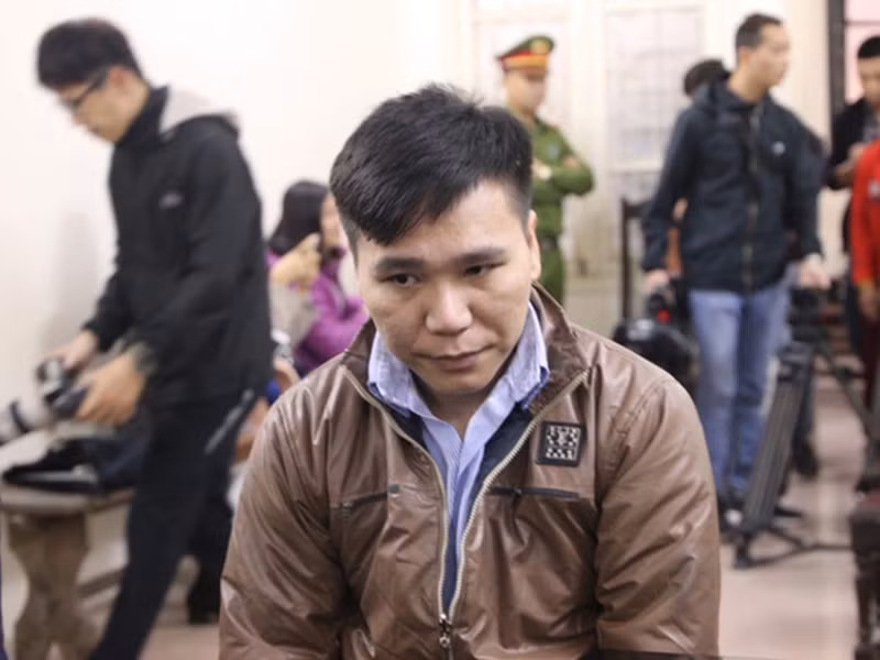 Ngày 7/3/2019, HĐXX TAND TP Hà Nội tuyên án Châu Việt Cường phạm tội Giết người, bị phạt 13 năm tù. Tháng 8/2019, xét thấy gia đình bị cáo đã khắc phục hậu quả, đại diện bị hại có đơn xin giảm án nên tòa phúc thẩm tuyên Châu Việt Cường còn 11 năm tù. Ảnh: Tổ Quốc