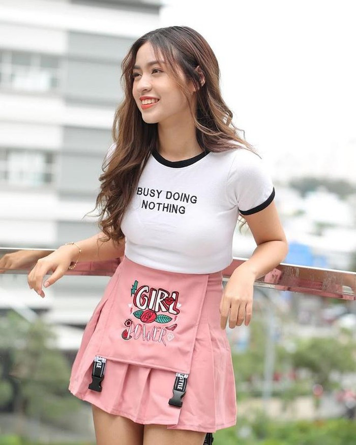 Trước nhiều bình luận cho rằng cô can thiệp thẩm mỹ để có vẻ ngoài như hiện tại, 10X khẳng định ngoại hình của cô là hoàn toàn tự nhiên. "Nhiều bạn nói mình sửa, mình mà sửa ba má mình quánh (đánh - PV) chết", Thanh Tâm viết.