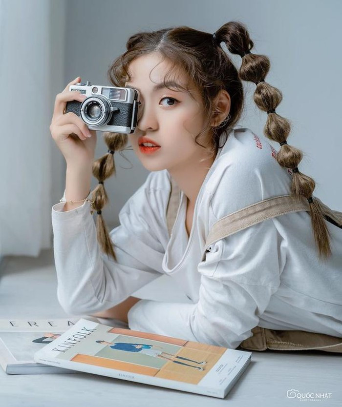 Thời gian gần đây, Trần Thanh Tâm là cái tên nhận được nhiều sự chú ý với loạt clip thả thính đáng yêu và ngoại hình sáng. Trong các đoạn video, 10X xuất hiện với nhiều phong cách từ ngọt ngào, dễ thương đến gợi cảm.