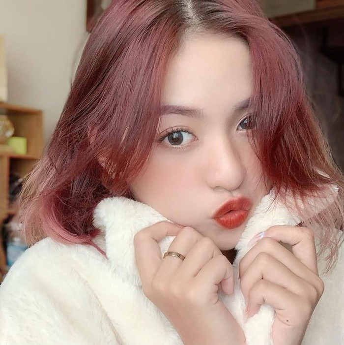 Nhiều dân mạng nhận xét hồi còn mũm mĩm, Thanh Tâm vẫn sở hữu ngoại hình đáng yêu. Sau khi giảm cân và niềng răng, vẻ ngoài của 10X trở nên thanh thoát, trưởng thành hơn. Hình ảnh ngày ấy bây giờ của cô nhận được hơn 6.000 lượt tương tác của dân mạng.