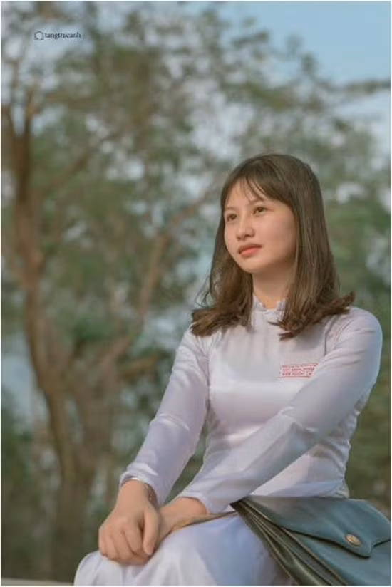 Đa số người dùng đều gửi những lời khen ngợi đến bạn mẫu cũng như người thực hiện bộ ảnh của nữ sinh này.