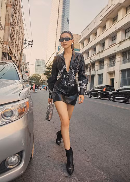 Hà Thu sinh năm 1992, đến từ Huế. Cô giành ngôi vị Á hậu 1 cuộc thi Hoa hậu Đại dương Việt Nam năm 2014.