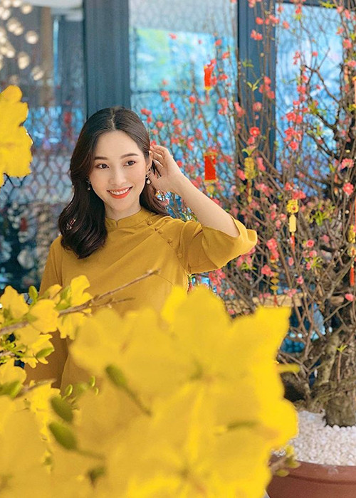 Người đẹp gốc Bạc Liêu khoe ảnh đón Tết nhưng giấu vòng 2.