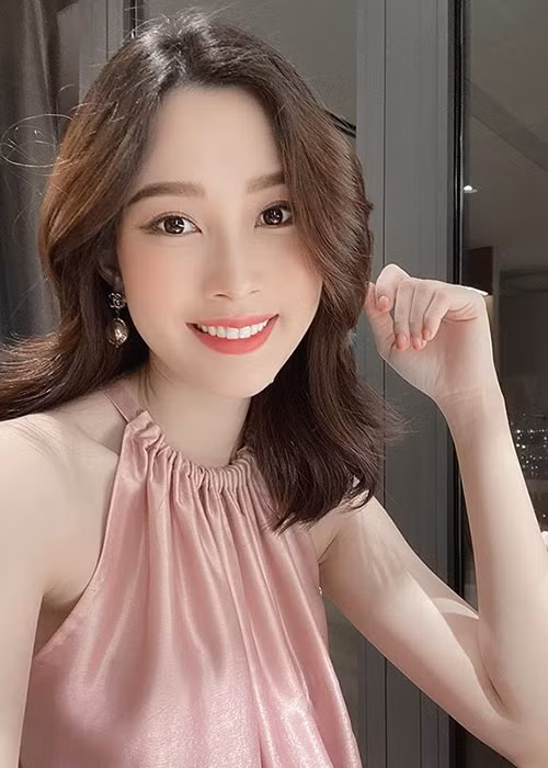 Sau 3 năm lấy chồng, Thu Thảo vẫn kín tiếng về cuộc sống riêng tư.