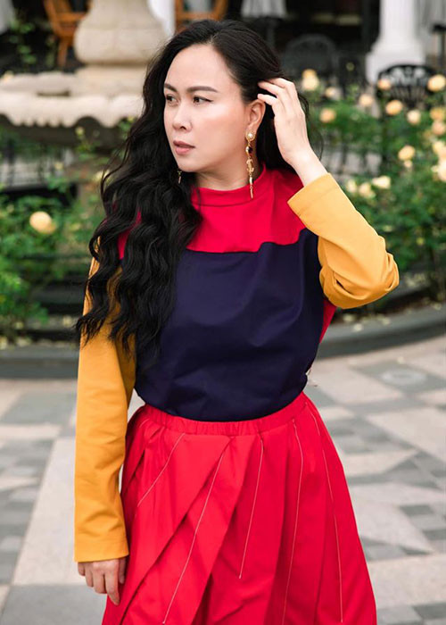 Bạn gái của Quách Ngọc Ngoan được đánh giá có gu thời trang ổn định hơn.