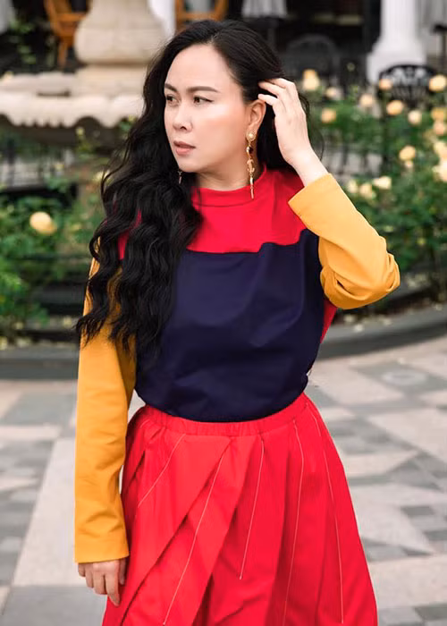 Bạn gái của Quách Ngọc Ngoan được đánh giá có gu thời trang ổn định hơn.