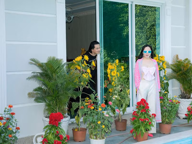 Tình cảm của cặp đôi lệch tuổi hiện tại vẫn nồng nàn.