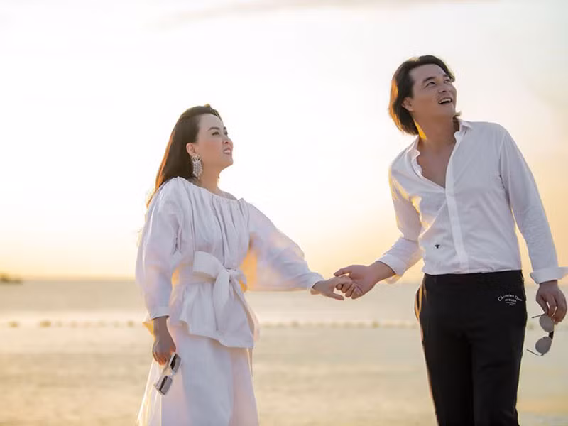 Soi nhan sac “du dung” cua doanh nhan hen ho Quach Ngoc Ngoan