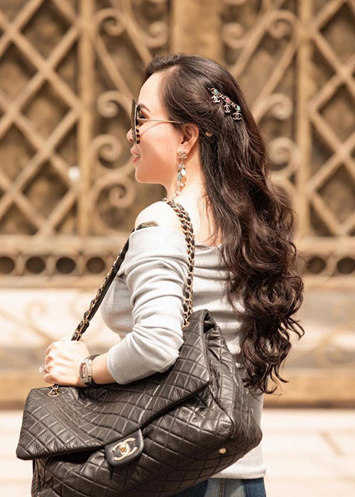 Ngoài không dám dao kéo vì sợ đau, Phượng Chanel còn 10 năm không nhuộm tóc vì sợ mất thời gian.