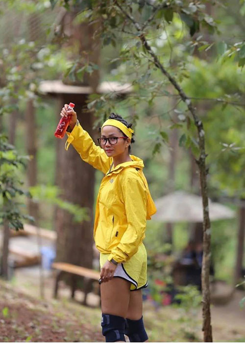 H'hen Niê còn kiếm tiền khi chơi gameshow.