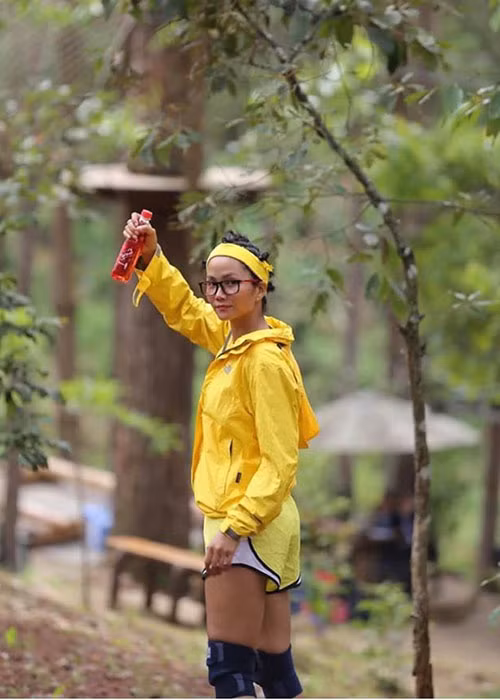 H'hen Niê còn kiếm tiền khi chơi gameshow.