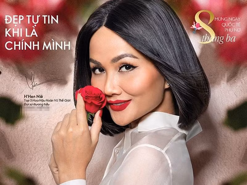 "H'hen Niê chỉ nghĩ đơn giản là mình đã nộp thuế xong, đã hoàn thành nghĩa vụ của công dân. Sau sự việc này, Hen sẽ cẩn trọng hơn", quản lý của H’hen Niê chia sẻ.