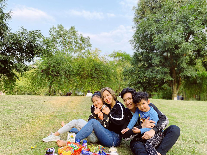 Cuộc sống viên mãn của Mạnh Trường khiến nhiều người ghen tị.