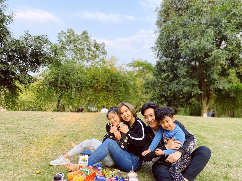 Cuộc sống viên mãn của Mạnh Trường khiến nhiều người ghen tị.