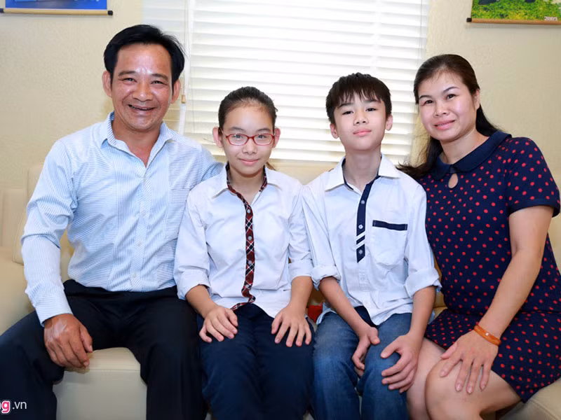 Quang Tèo rất trân trọng vợ. “Sau nhiều vất vả, cho đến ngày hôm nay, tôi thấy cảm ơn bà xã vì đã kiên trì cùng chồng, có con rồi ở nhà nuôi dạy con cho tôi yên tâm làm việc”, anh nói. Ảnh: Zing