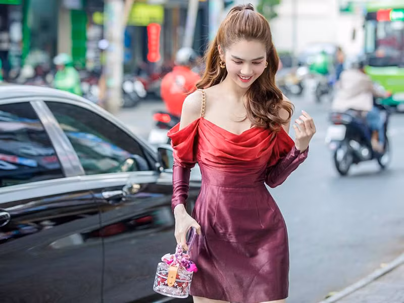 Cách đây 8 năm, "nữ hoàng nội y" tiết lộ, có những lần đi tiệc ra mắt phim, cô được trả gần 2.000 USD, hay có những buổi chụp hình quảng cáo, con số phải gấp 10.