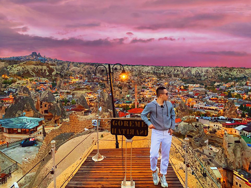 Trên kênh Youtube, Ngọc Trinh từng hé lộ mỗi chuyến du lịch của Khắc Tiệp chi phí từ 500 triệu đến 1 tỷ đồng.