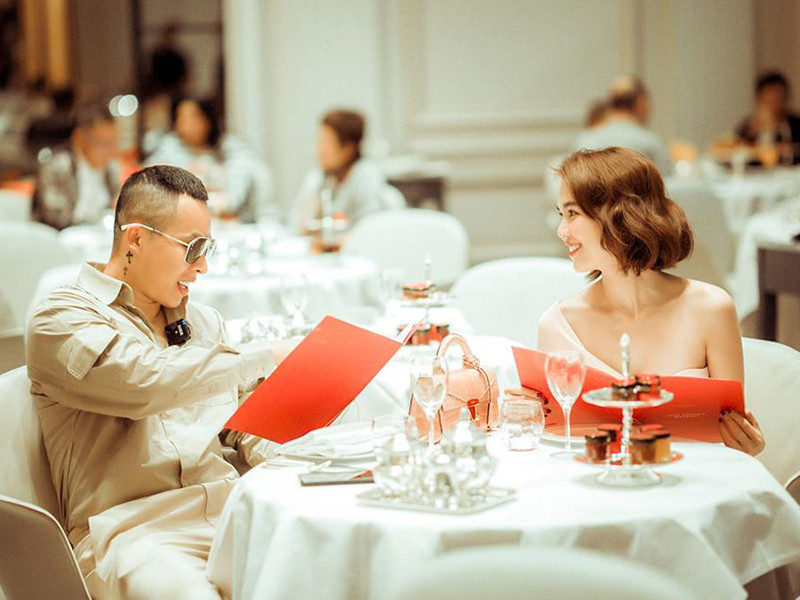 Ngọc Trinh thường xuyên góp mặt trong các chuyến du lịch của Khắc Tiệp.