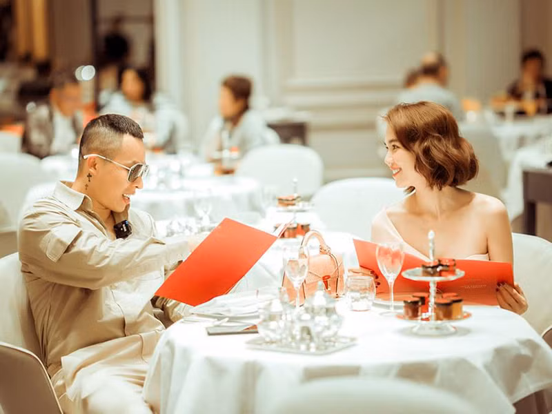 Ngọc Trinh thường xuyên góp mặt trong các chuyến du lịch của Khắc Tiệp.