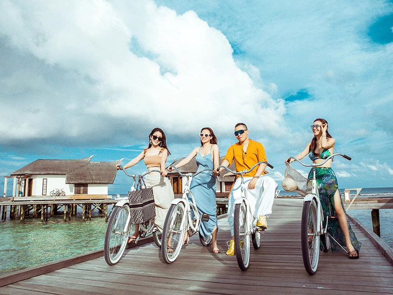 Ông bầu đến từ Nam Định xây dựng cuộc sống đầy hào nhoáng.