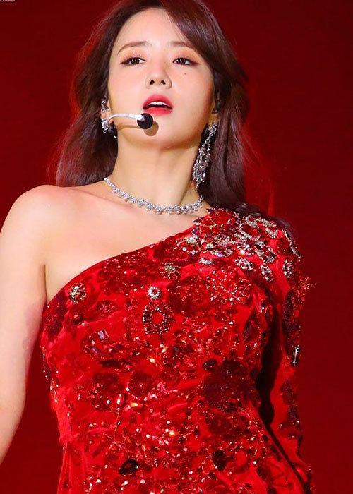 Thành viên nhóm nhạc Apink sở hữu body thon gọn.